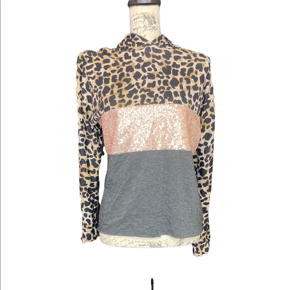 Animal hoodie with sequins